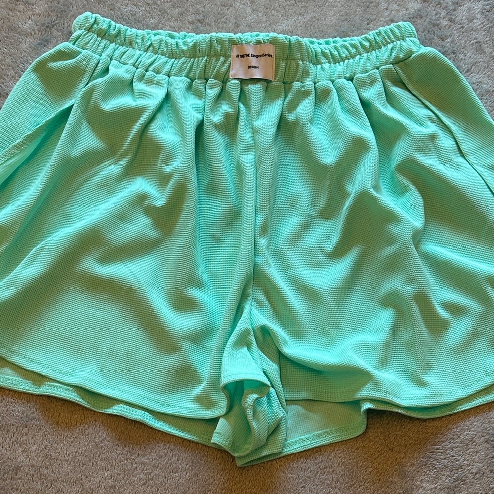 Mint Green 2 piece short and crop top. - Picture 4 of 7